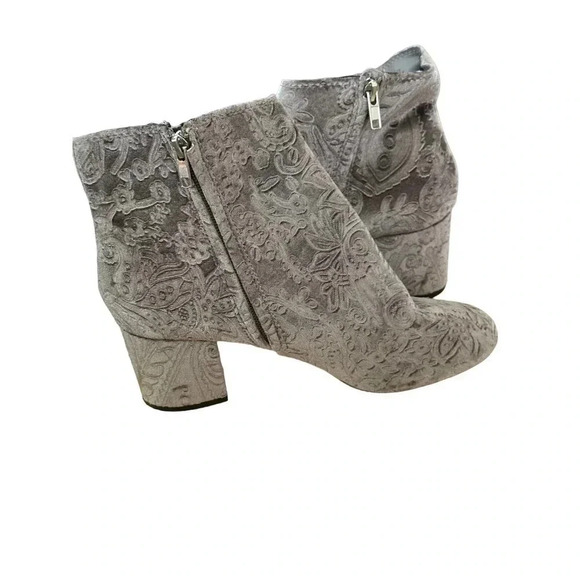 Zigi Soho Nydia Gray Embossed Velvet Block Heel Ankle Boots Size 7.5 - Picture 2 of 4